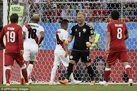 Kasper Schmeichel tỏa sáng rực rỡ giúp Đan Mạch thắng trận.