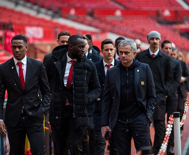 Jose Mourinho khiến M.U mất giá trong thời gian qua