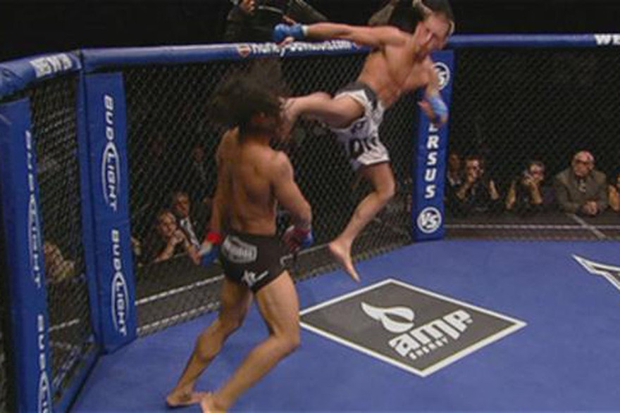 Cú đá huyền thoại của Anthony Pettis