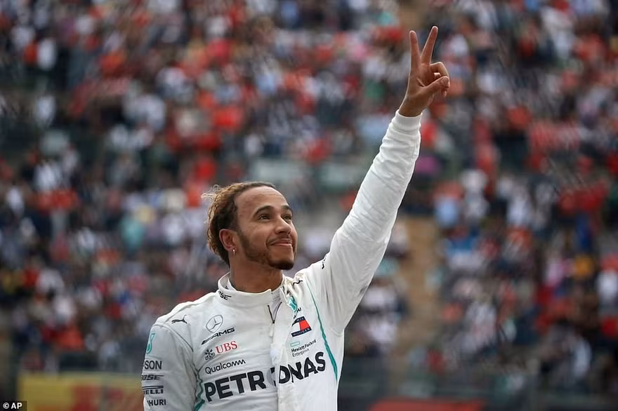 Tay đua người Anh, Lewis Hamilton đã lên ngôi vô địch thế giới đua xe công thức 1 (F1) lần thứ 5 trong sự nghiệp sau khi về đích thứ 4 ở giải Mexico Grand Prix. 