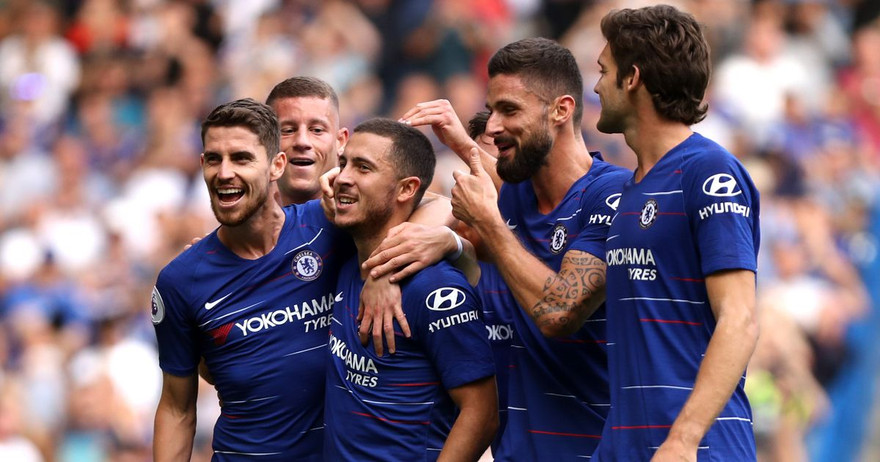 Hazard ăn mừng cùng đồng đội