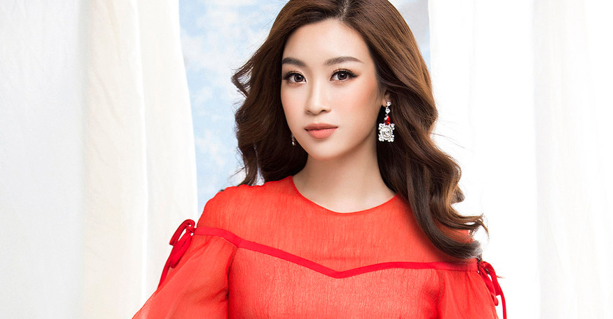 Đỗ Mỹ Linh duyên dáng trong 9 thiết kế dự tiệc mùa hè