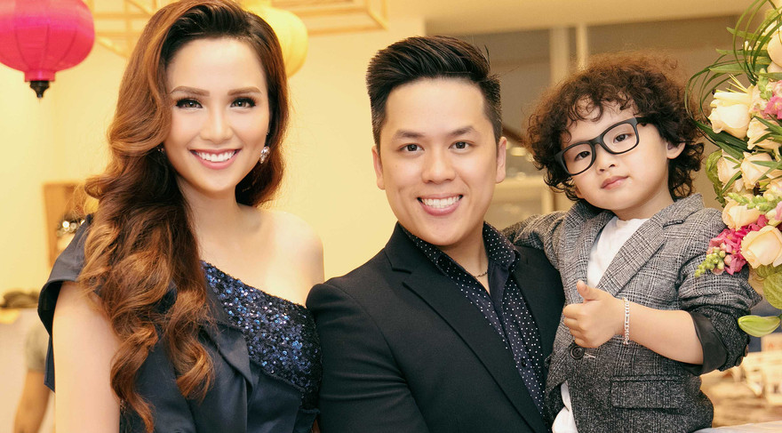 Ông xã và con trai tháp tùng Diễm Hương đi sự kiện