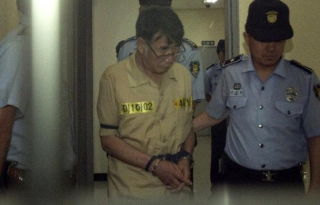 Lee Joon- Seok, thuyền trưởng phà Sewol được dẫn đến tòa án Gwangju, Hàn Quốc hôm 27/10
