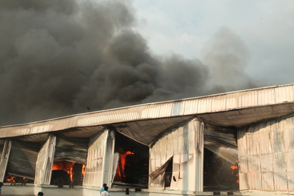 Cháy dữ dội tại công ty nước ngoài ở Bình Dương