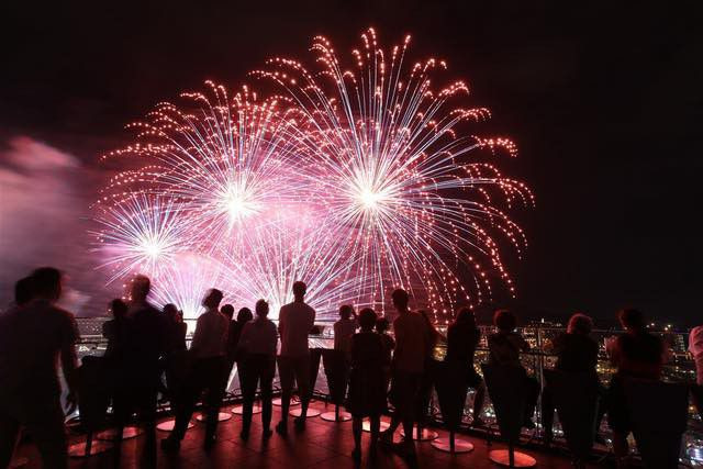 Pháo hoa rực trời Bình Dương mừng lễ 30/4