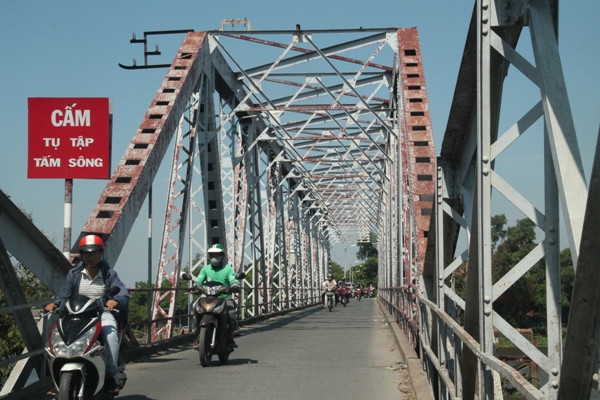 Cận cảnh cây cầu sắt lịch sử 106 năm trước ngày “khai tử”