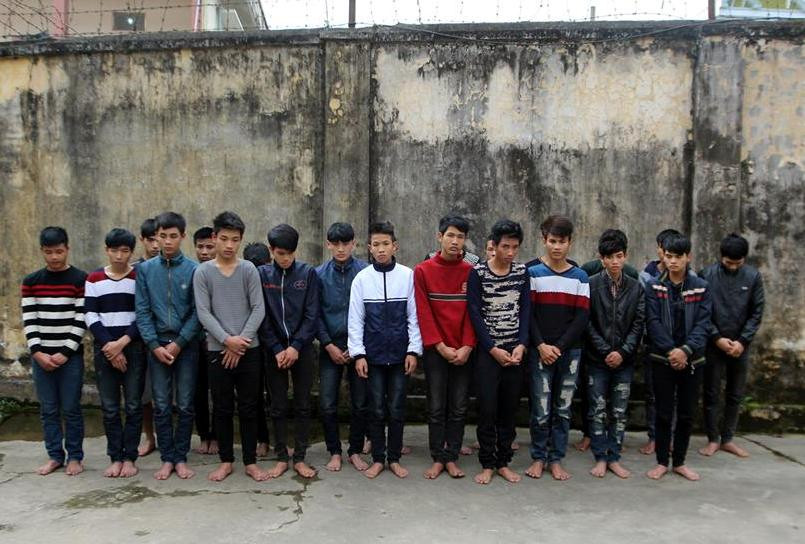 Các đối tượng trong nhóm của Lương Văn Du tại cơ quan điều tra.