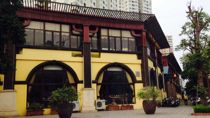 Đất cây xanh, bãi đỗ xe biến thành nhà hàng ăn nhậu