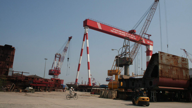 Dự thảo Luật DN nêu rõ: Sẽ cách chức Tổng GĐ DNNN nếu không hoàn thành mục tiêu kinh doanh (ảnh nhà máy đóng tàu Vinashin). Ảnh: Đình Thắng