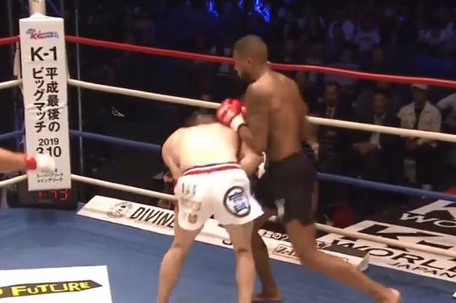 Jordann Pikeur ra đòn hạ đo ván đối thủ.