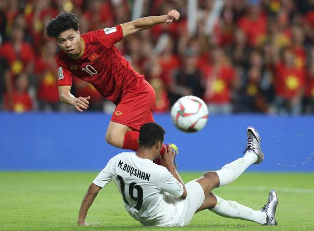 VIDEO: Tuyển Việt Nam liên tục ‘bắn phá’ khung thành Jordan