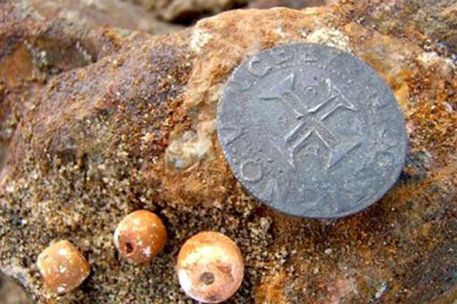 Các đồ cổ được tìm thấy.