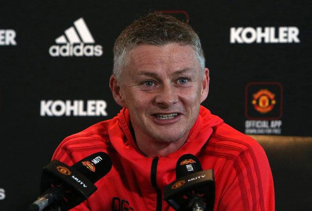 HLV Ole Gunnar Solskjaer bất ngờ cho rằng Liverpool không mạnh bằng M.U.