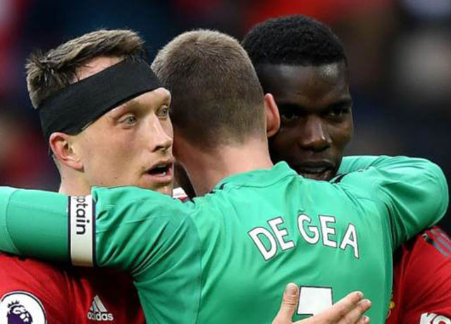 M.U nhận 2 tin cực xấu trước trận đại chiến với Liverpool