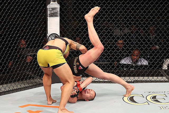 Jessica Andrade hạ gục Rose Namajunas.