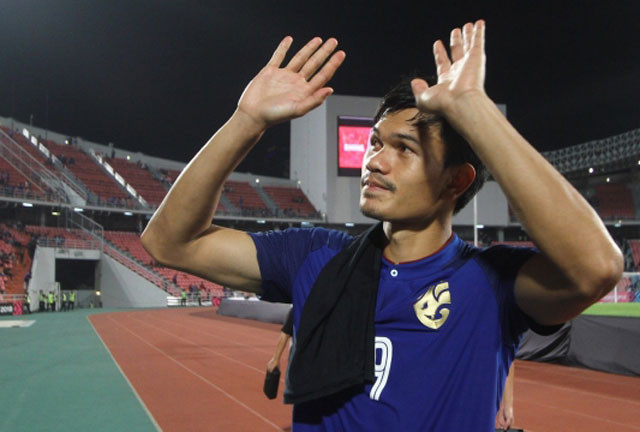 Adisak Kraisorn khẳng định mình bị mất ngủ cả đêm vì đá hỏng phạt đền,