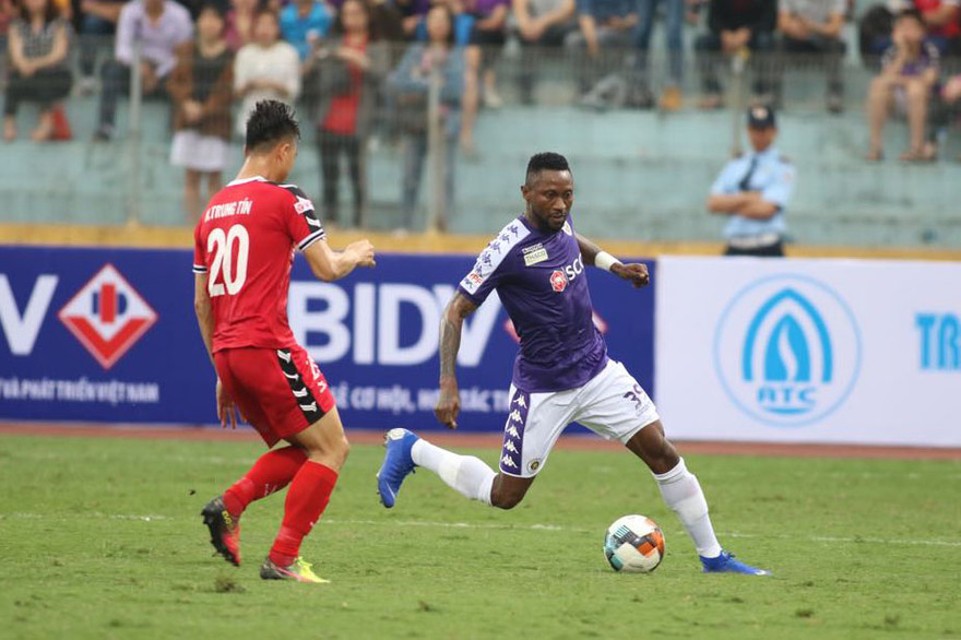Hà Nội đã xuất sắc vượt qua Bình Dương nhờ cú đúp của Hoàng Vũ Samson. 