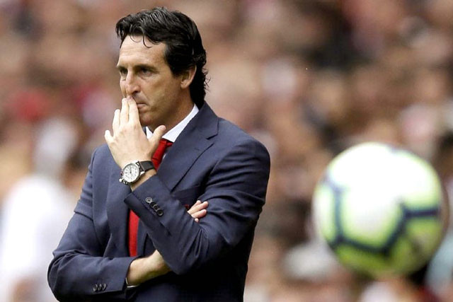 HLV Unai Emery gặp khó trong việc cải tổ đội hình Arsenal.