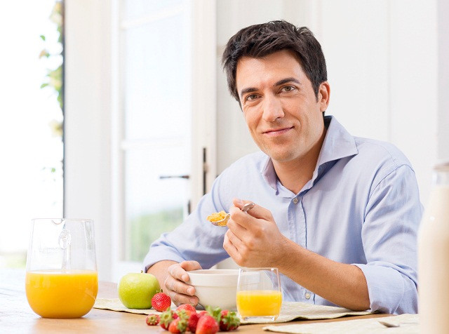 Chế độ ăn của người cha có thể ảnh hưởng lâu dài đến sức khỏe con cái