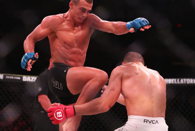 Adam Borics hạ gục đối thủ bằng pha ra đòn cực kỳ đẹp mắt.