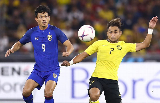 Đá hỏng phạt đền, tiền đạo Thái Lan nhận vô số 'gạch đá'