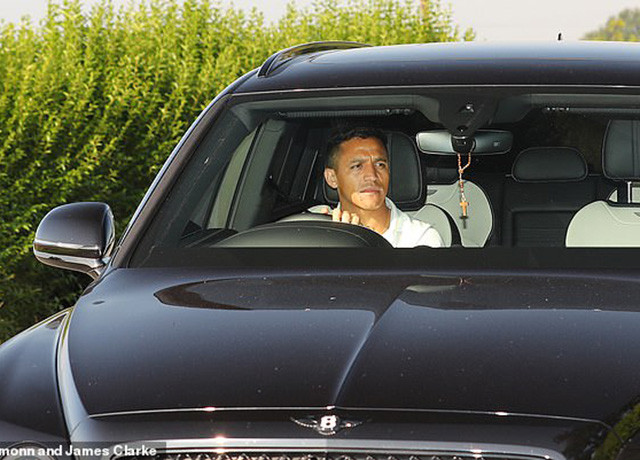 M.U đẩy được 'cục nợ' Alexis Sanchez khỏi Old Trafford