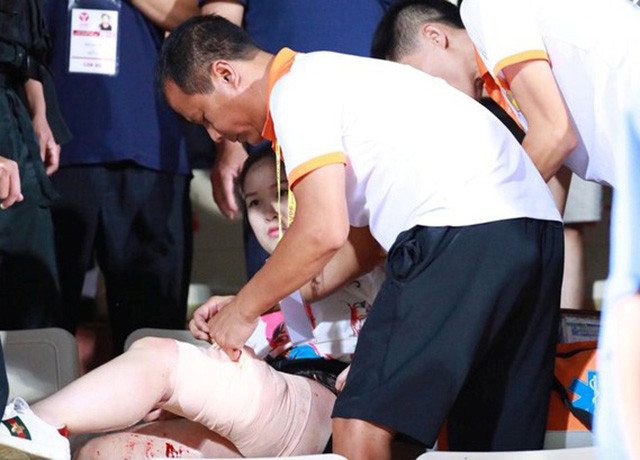 Truyền thông châu Á sốc vì vụ pháo sáng ở sân Hàng Đẫy 