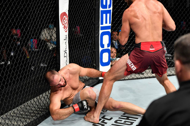 Pha ra đòn của Jiri Prochazka khiến đối thủ bất tỉnh.