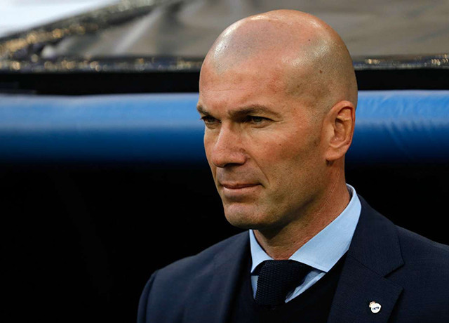 HLV Zidane về quê vì anh trai qua đời