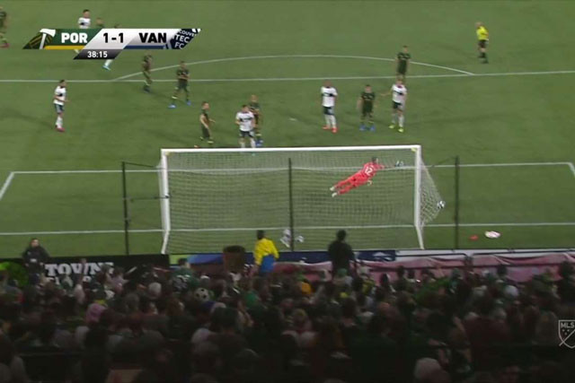 Pha làm bàn san hòa cách biệt cho Vancouver Whitecaps.