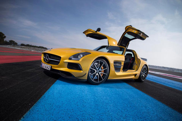 Chiếc Mercedes SLS trị giá 200.000 bảng của Messi.