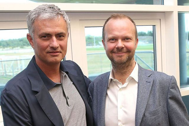 Phó chủ tịch Ed Woodward tiết lộ việc M.U sẽ không sa thải Mourinho.