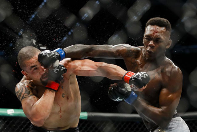 Cú ra đòn giúp Israel Adesanya hạ gục đối thủ.