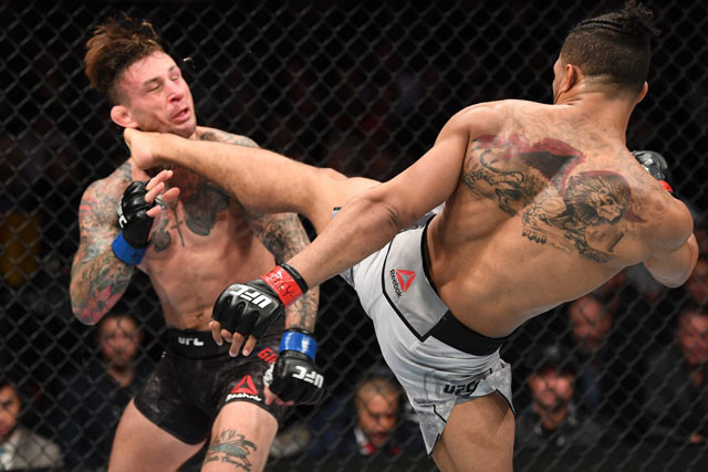 Kevin Lee tung cước chính xác vào đầu Gregor Gillespie.