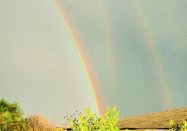 Hiện tượng cầu vồng ba hiếm gặp và thú vị