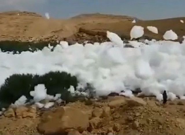 Kỳ lạ đám mây rơi xuống mặt đất