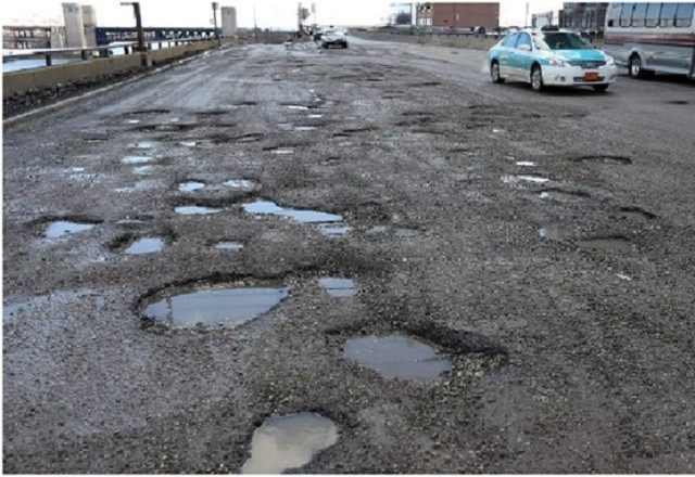 Công nghệ mới, vá ổ gà chỉ trong hai phút