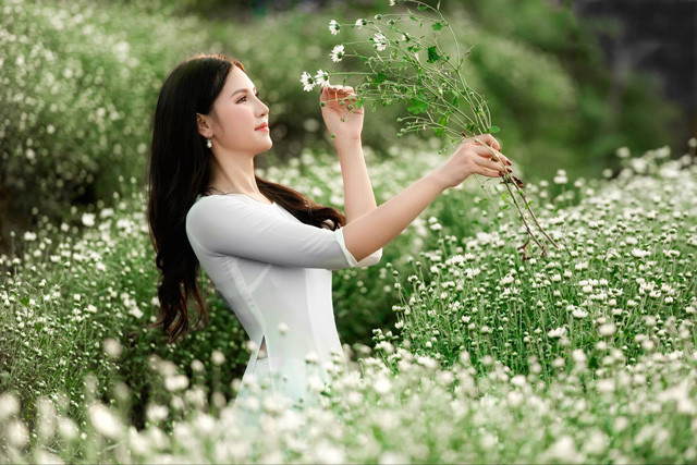 Đặng Ngân trong tà áo dài trắng. Ảnh: Facebook nhân vật.