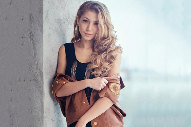 Vóc dáng sexy hết nấc của vợ tuyển thủ Nga 'hâm nóng' World Cup 