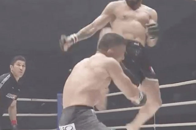 Patricky Freire ra đòn hạ gục Tatsuya Kawajir.