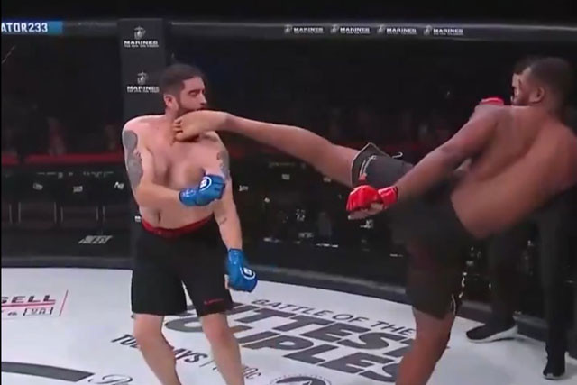 Cú ra đòn của Christian Edwards khiến đối thủ bất tỉnh.