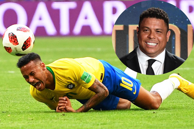 Trước đại chiến với Bỉ, Neymar lại tập... 'ăn vạ'