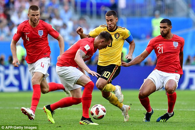 Eden Hazard làm khổ hàng thủ Anh với những pha đi bóng siêu hạng