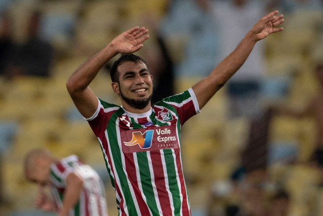 Tròn mắt trước siêu phẩm bàn thắng từ pha đá phạt góc