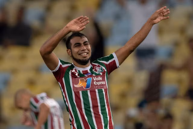 Tròn mắt trước siêu phẩm bàn thắng từ pha đá phạt góc