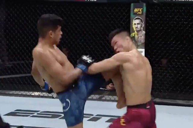 Jonathan Martinez lên gối hạ gục Pingyuan Liu.