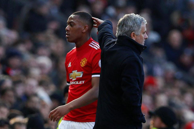 Mourinho tiết lộ, trong thời gian làm việc ở M.U, ông chỉ thấy có Martial bị phạt 2 tuần lương.
