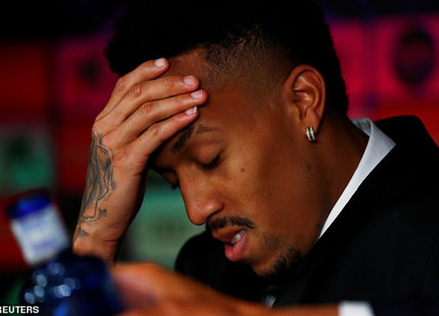 Eder Militao khó chịu, suýt ngất xỉu khi ra mắt Real Madrid