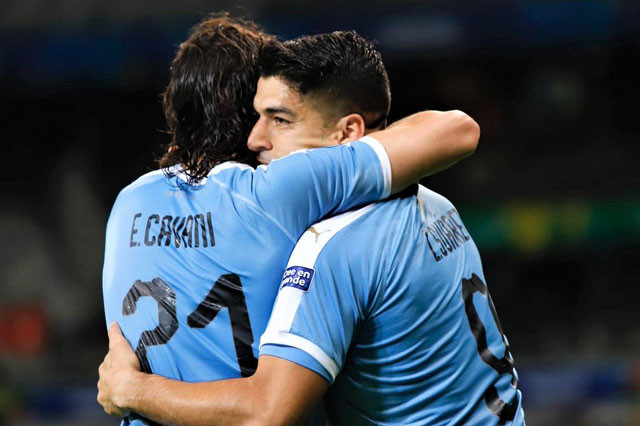 ‘Song sát’ lập công, Uruguay đại thắng Ecuador